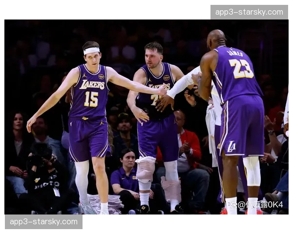 湖人队高位策应见效 戴维斯每回合得分高效 湖人队高位策应见效 戴维斯每回合得分高效