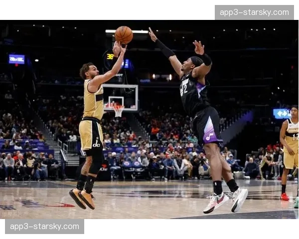 爵士贝利三分11中7，挡拆创造外线机会与菲利波夫斯基策应